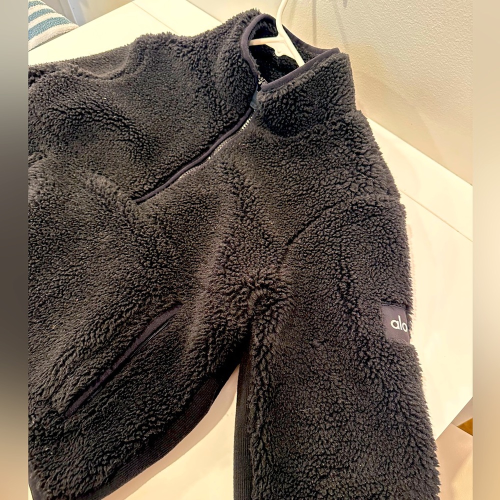 Black Alo Sherpa crop jacket